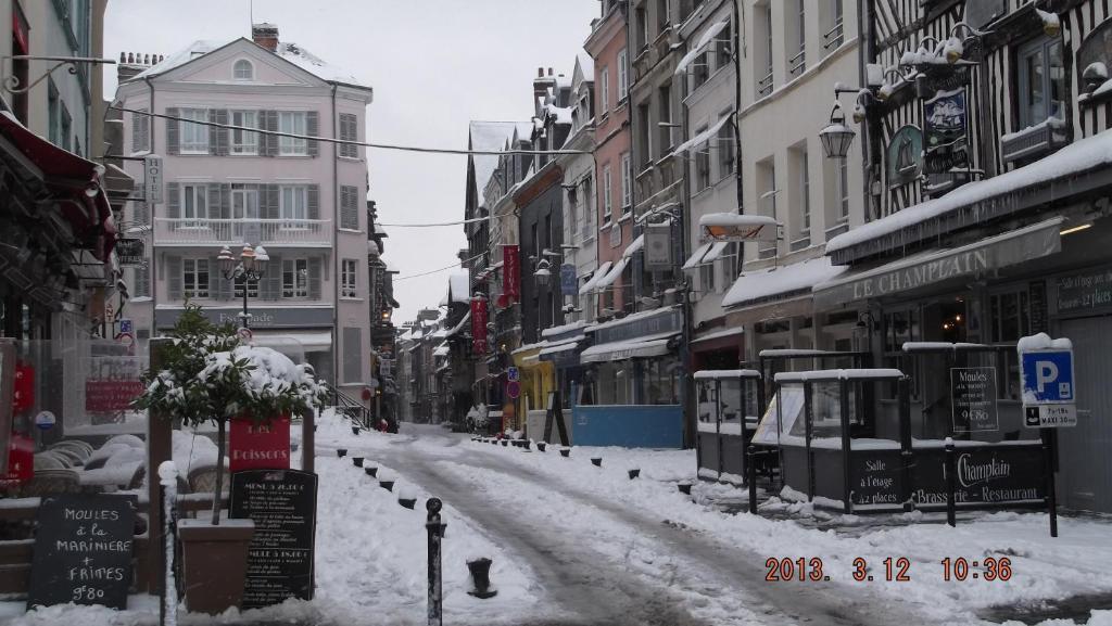 La Petite Parenthese Apartment Honfleur Exterior photo